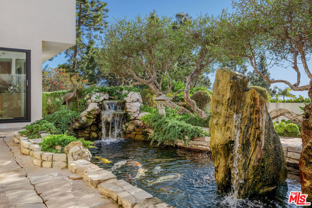 1821 Loma Vista Drive