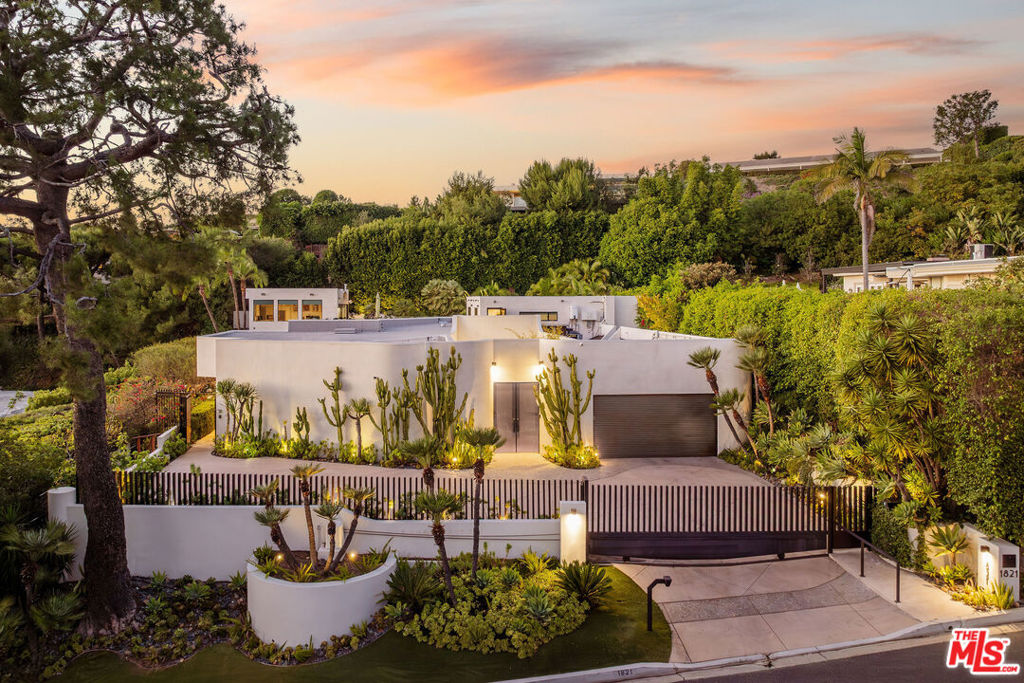 1821 Loma Vista Drive