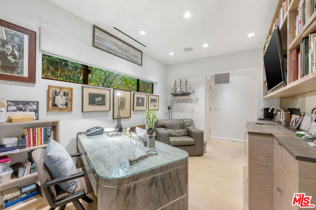 1821 Loma Vista Drive