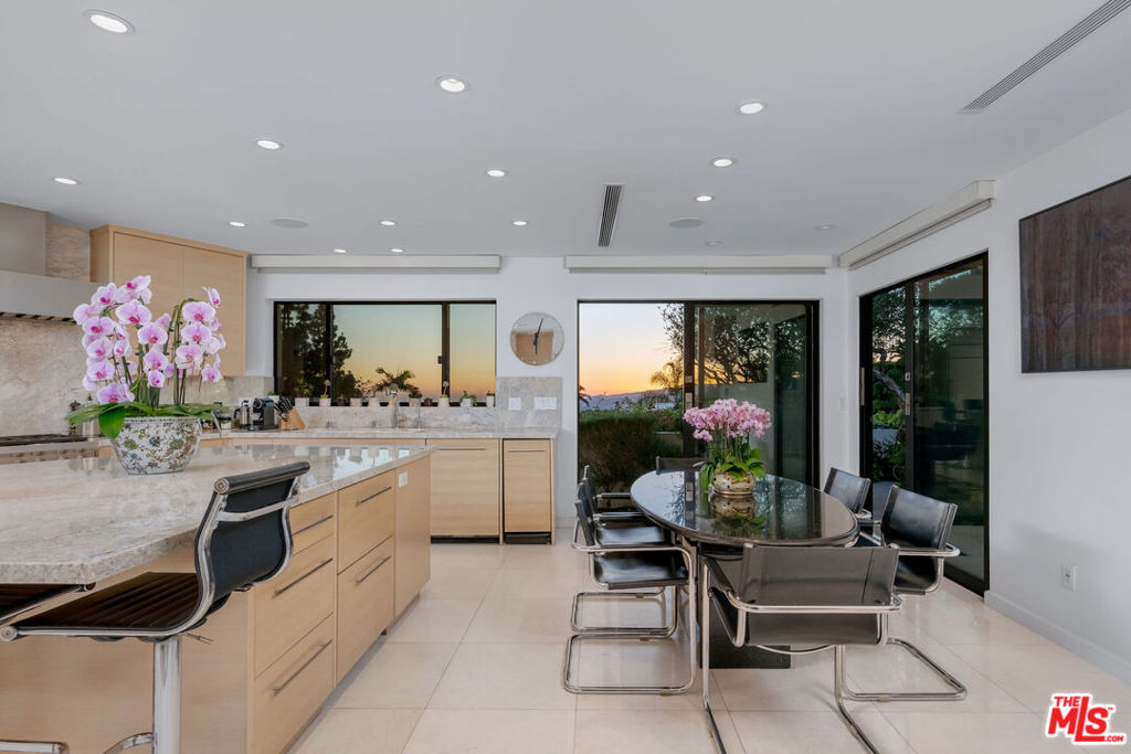 1821 Loma Vista Drive