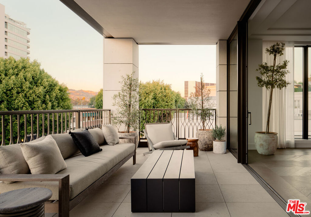 9900 S Santa Monica Boulevard 3A