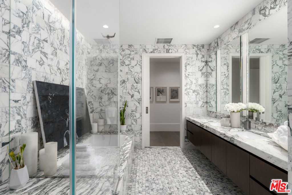 8420 W Sunset Boulevard 107