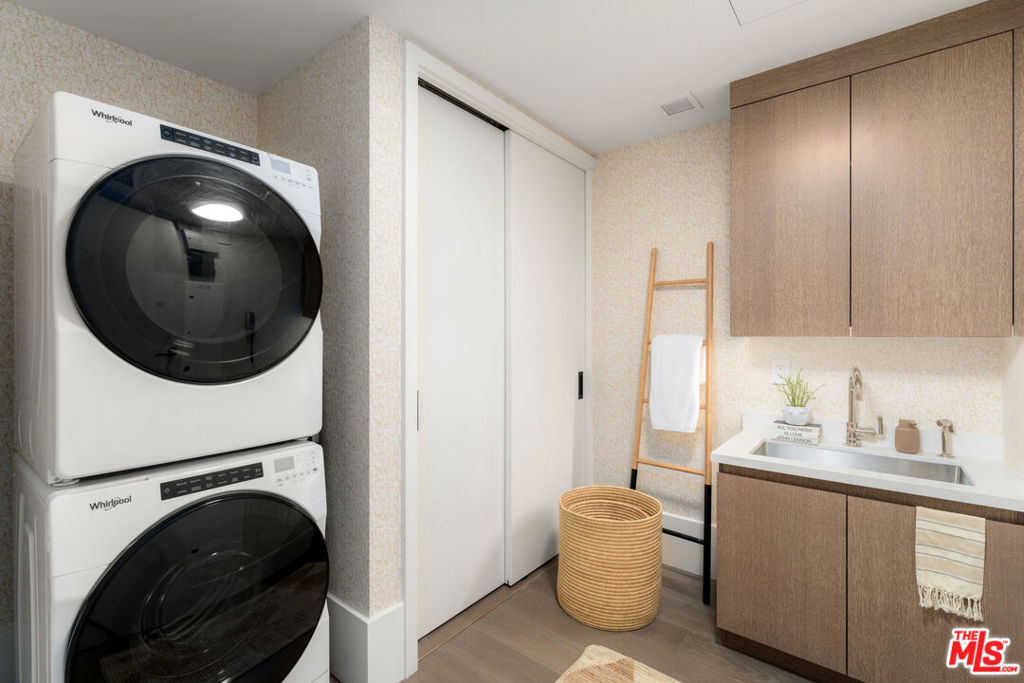 8420 W Sunset Boulevard 107