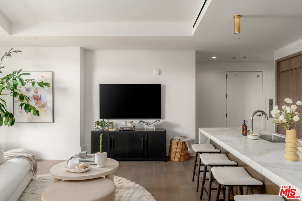 8420 W Sunset Boulevard 107