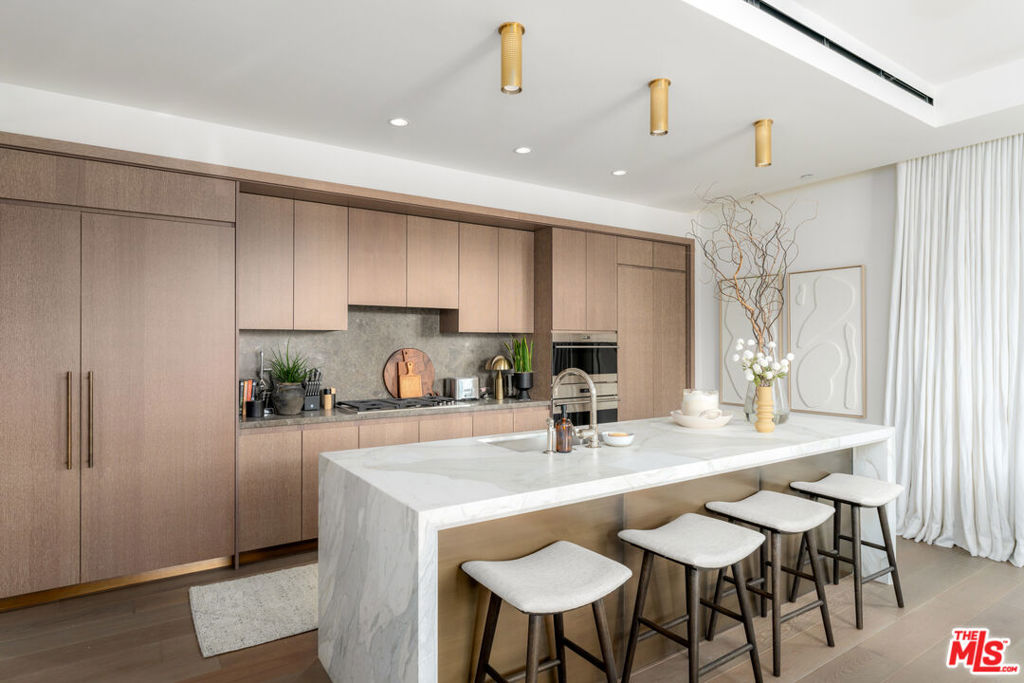 8420 W Sunset Boulevard 107