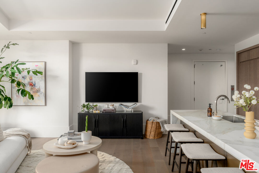 8420 W Sunset Blvd Unit: 107