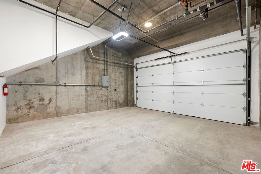 1227 N Formosa Avenue 4