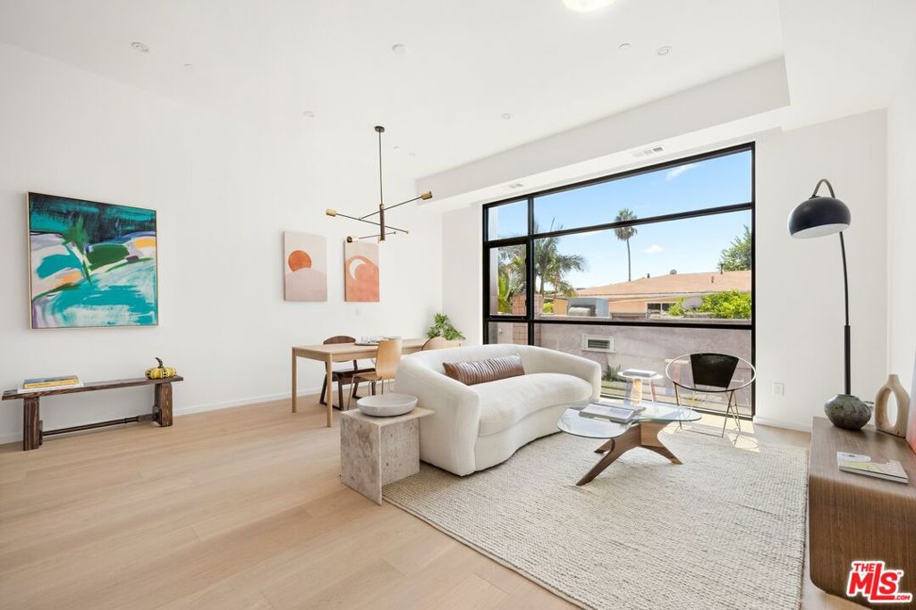 1227 N Formosa Avenue 4