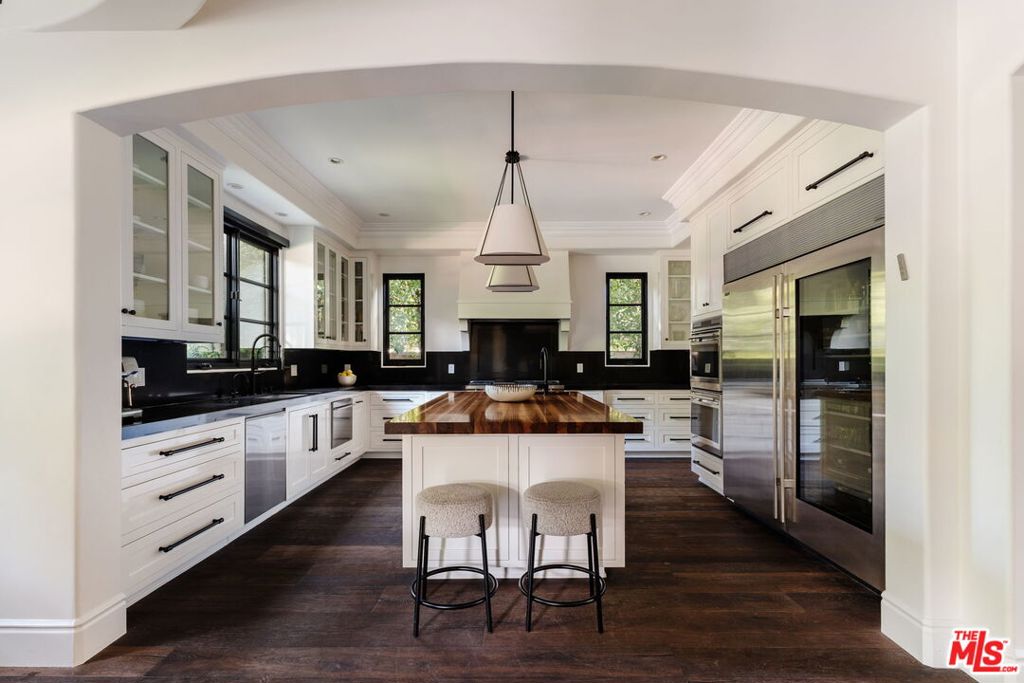 11432 Aqua Vista Street