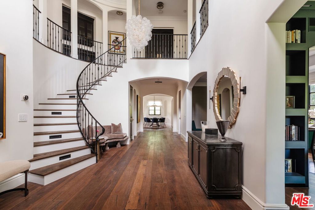 11432 Aqua Vista Street