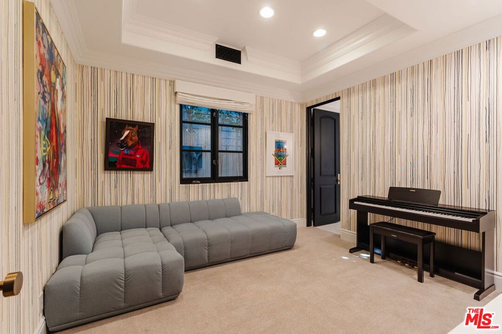 11432 Aqua Vista Street