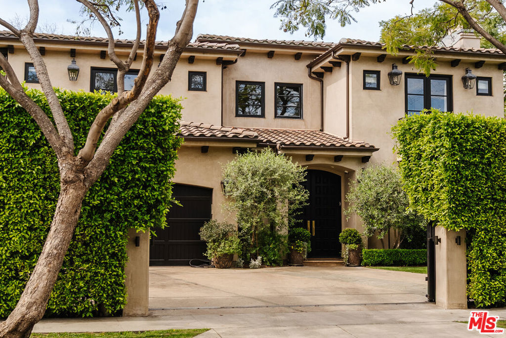 11432 Aqua Vista Street