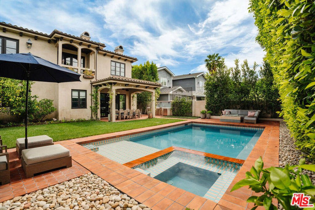 11432 Aqua Vista Street