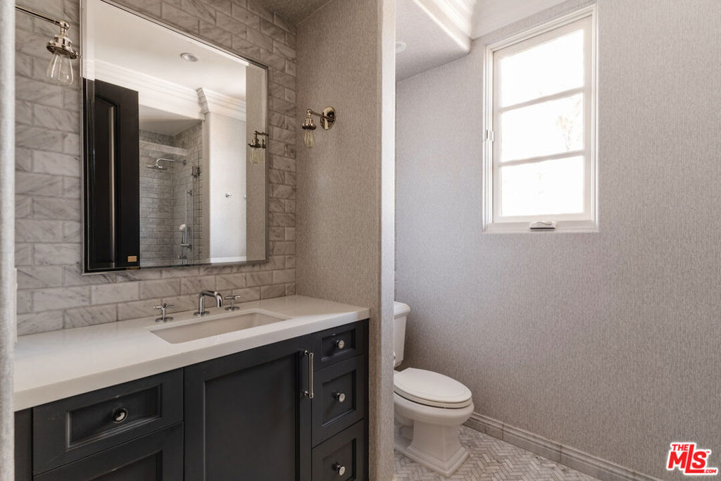 11432 Aqua Vista Street