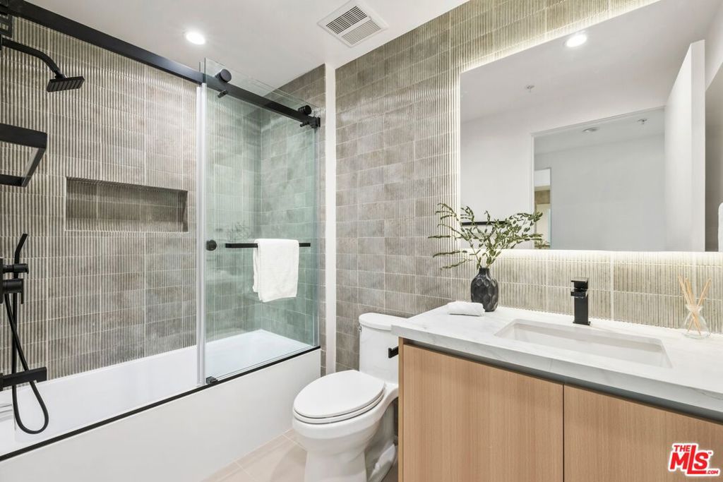 1414 1/2 S Beverly Dr 303