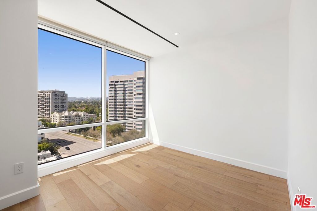 1200 Club View Drive 14S