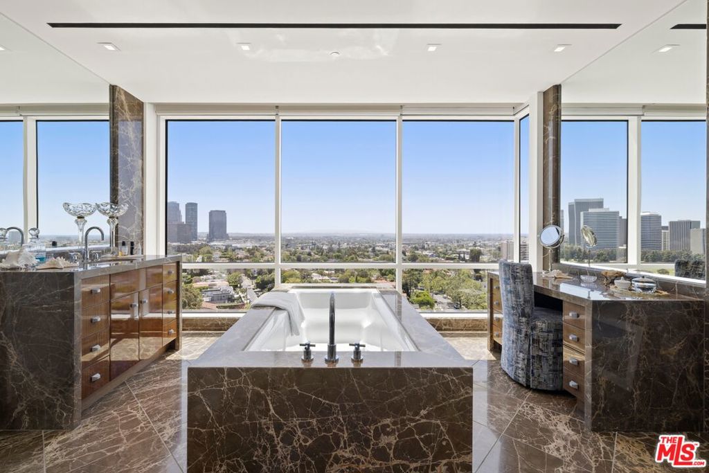 1200 Club View Drive 14S