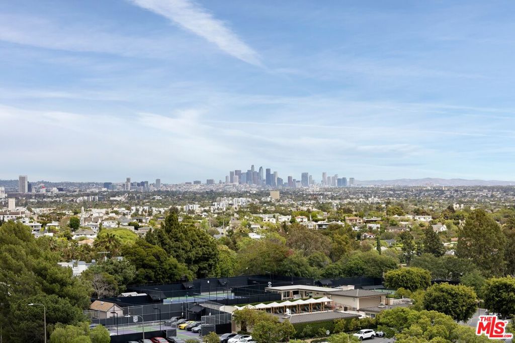 2222 Avenue Of The Stars 704