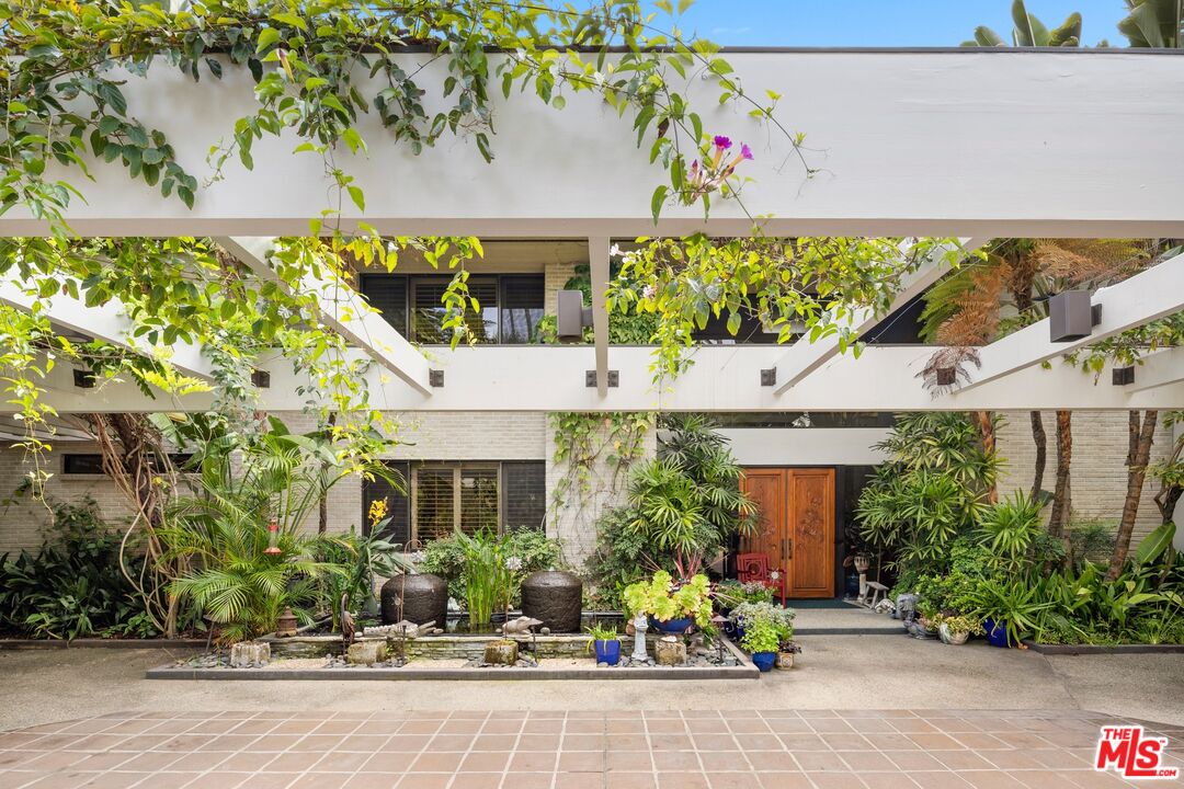 715 N Beverly Dr