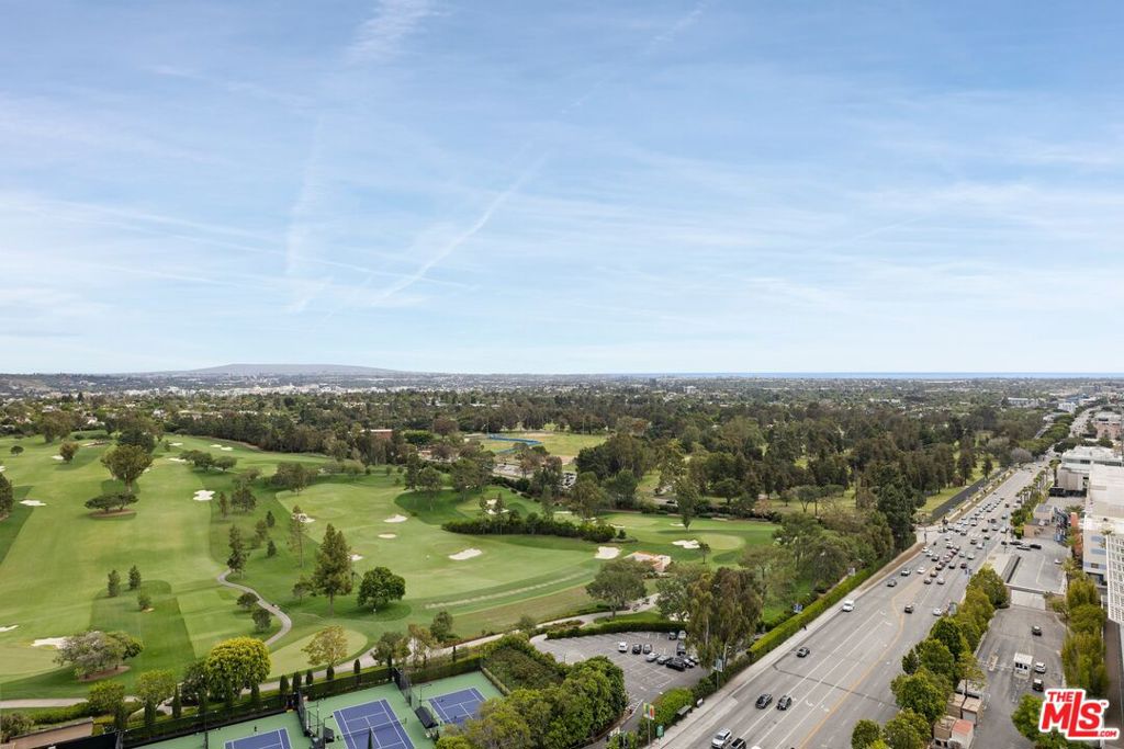 2222 Avenue Of The Stars 2103
