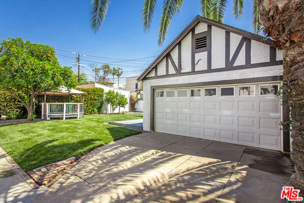 1524 S Fairfax Avenue