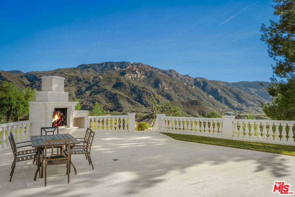 25665 1/2 Mulholland Highway