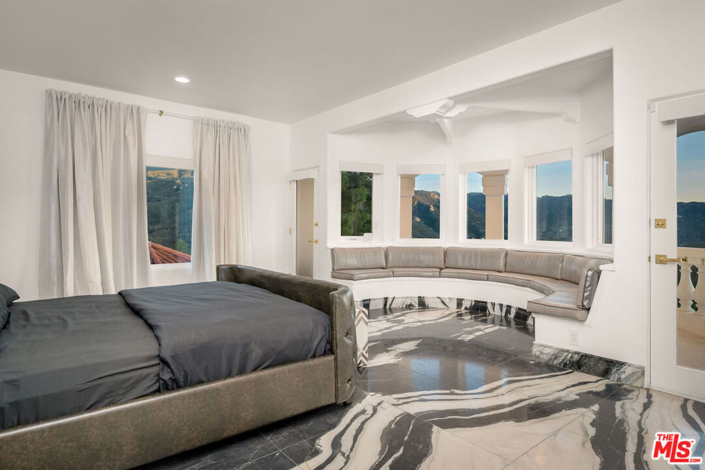 25665 1/2 Mulholland Highway