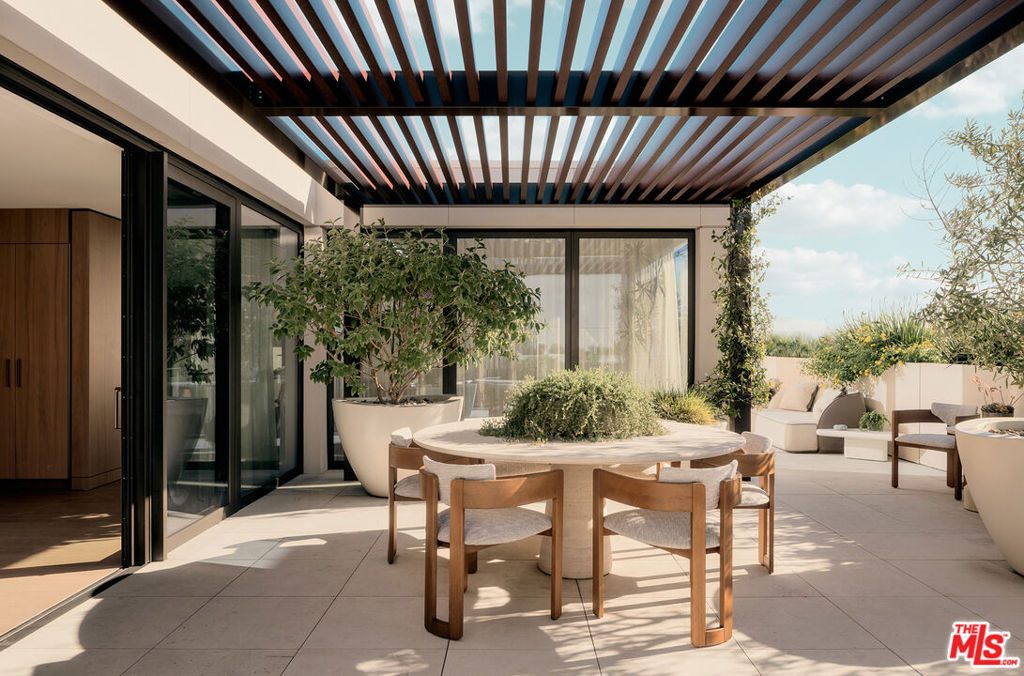 9900 S Santa Monica Boulevard 2D