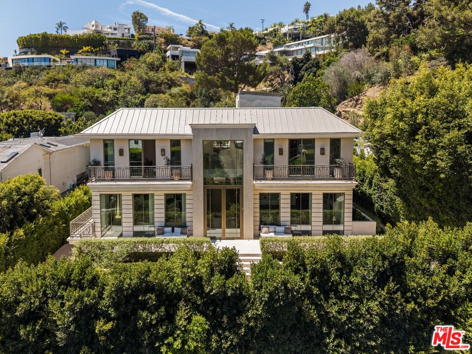 1395 N Doheny Dr