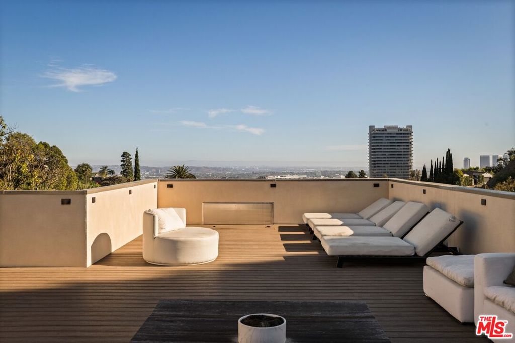 1395 N Doheny Drive