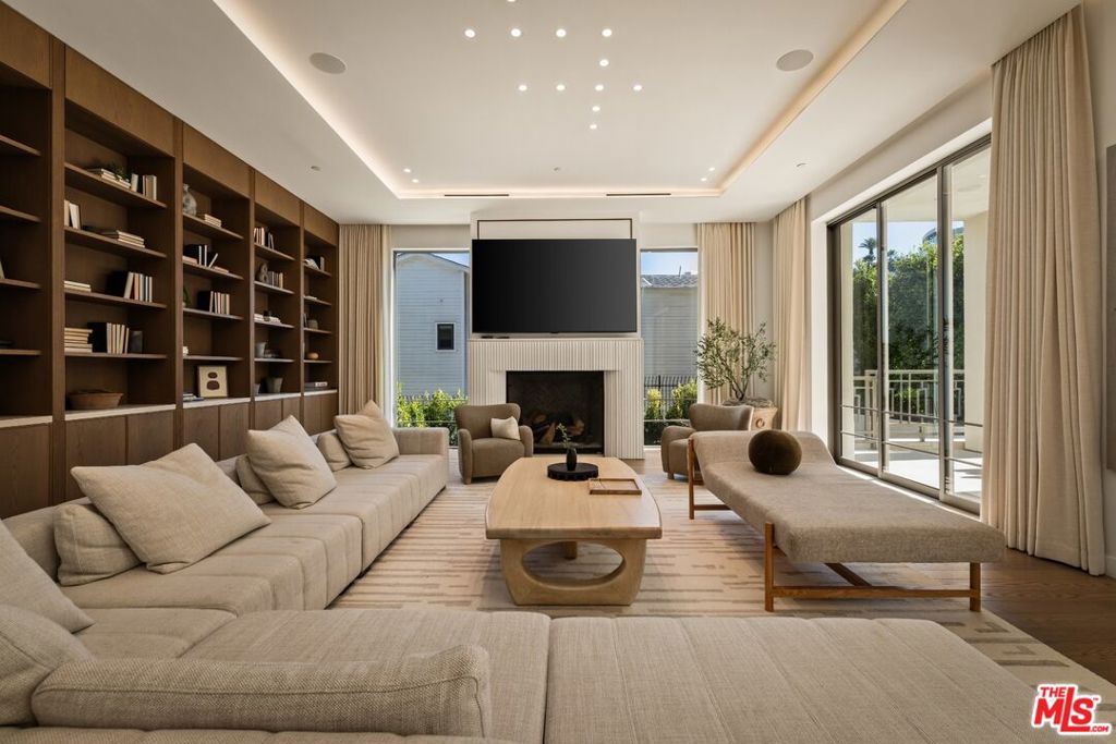 1395 N Doheny Drive