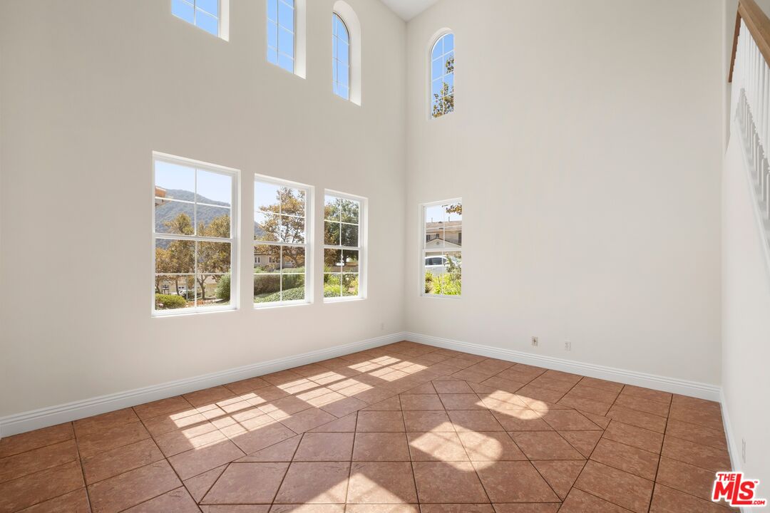 11 Turning Leaf Way