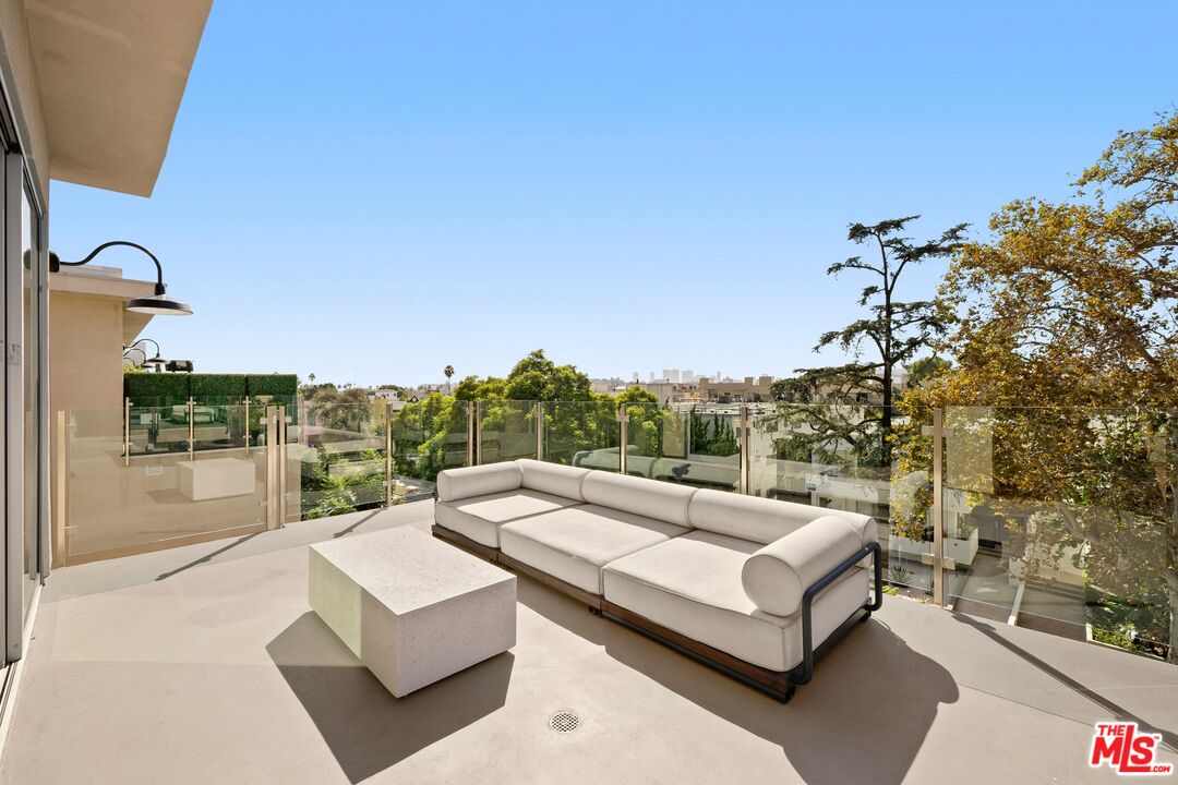 728 N Sweetzer Ave Unit: 402