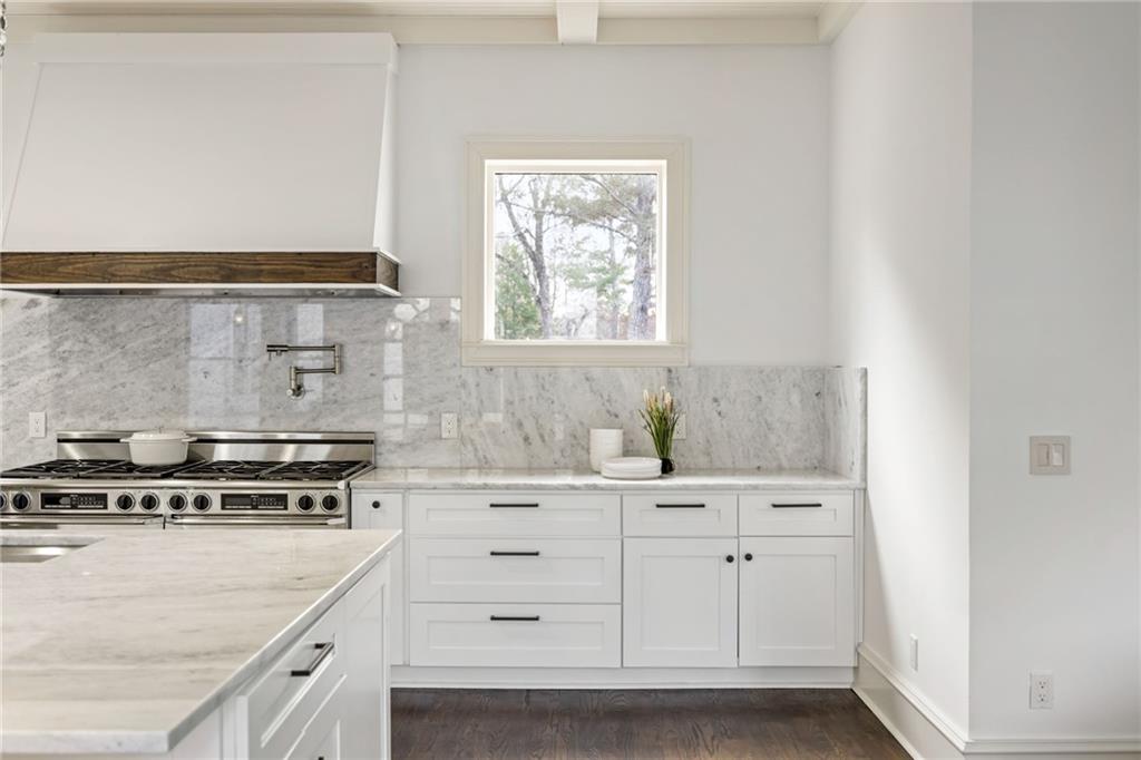 4571 Columns Drive SE