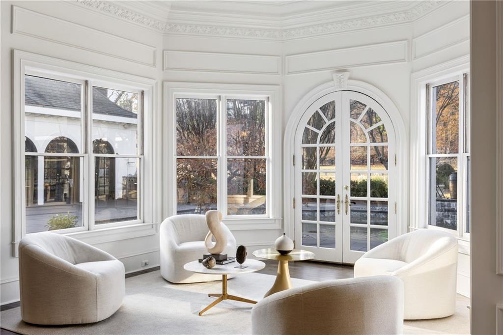 4571 Columns Drive SE