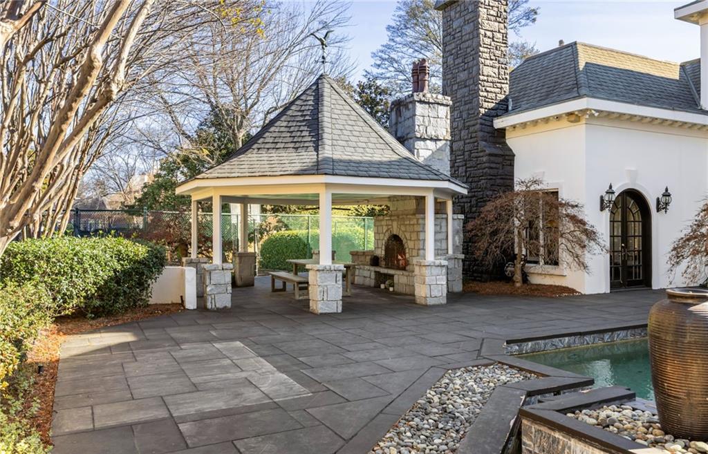 4571 Columns Drive SE