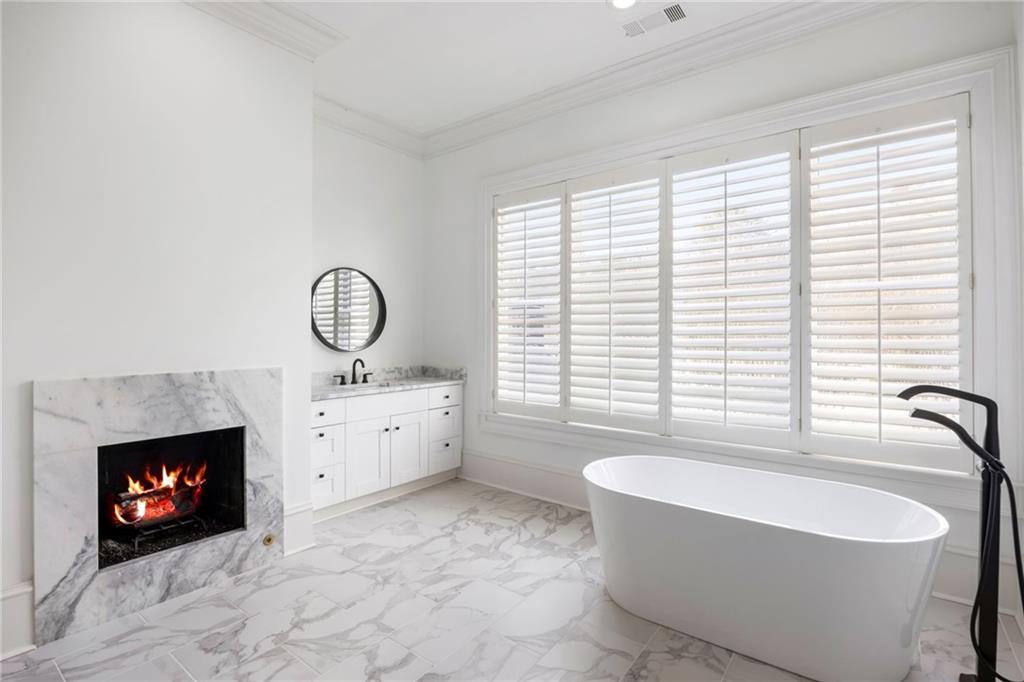 4571 Columns Drive SE