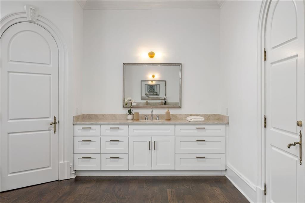 4571 Columns Drive SE