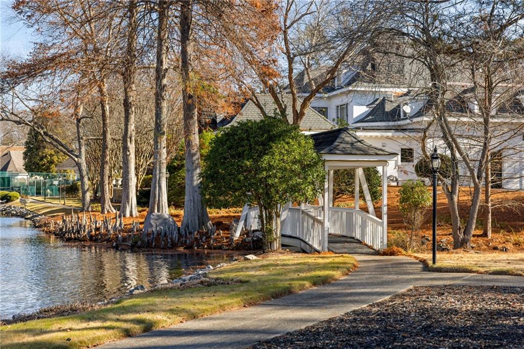 4571 Columns Drive SE