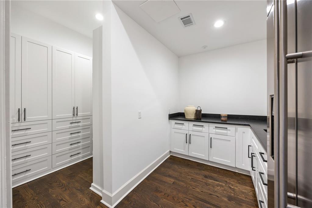 4571 Columns Drive SE