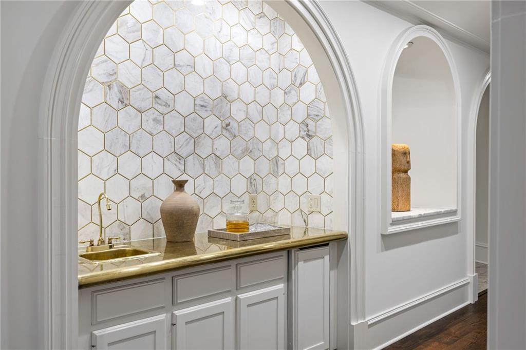 4571 Columns Drive SE