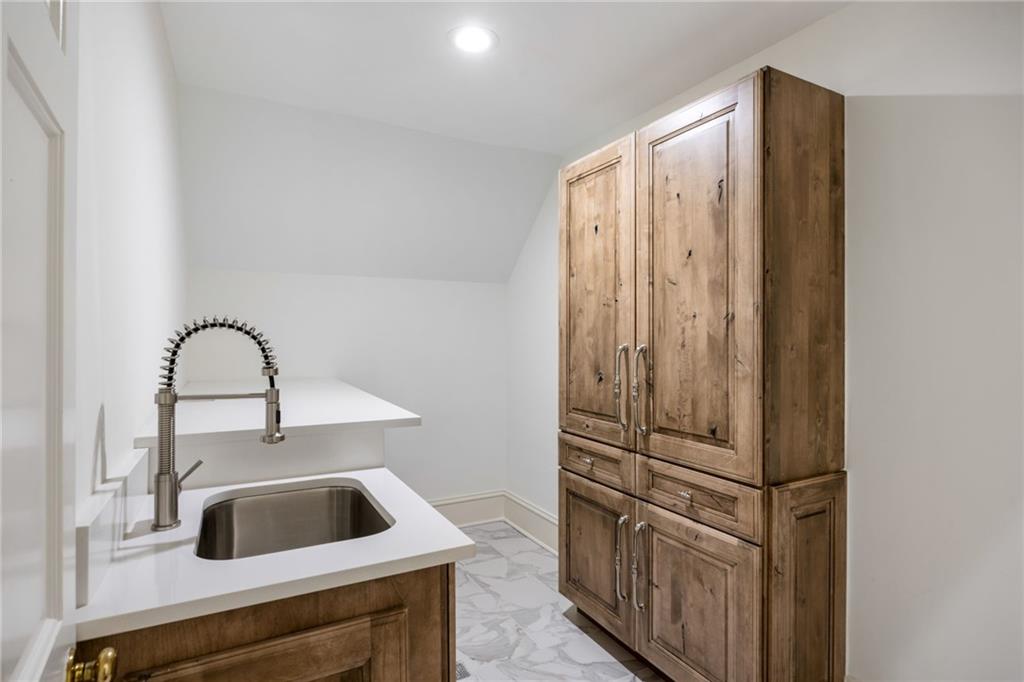 4571 Columns Drive SE