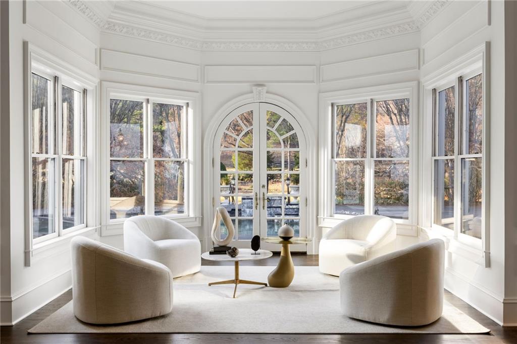 4571 Columns Drive SE