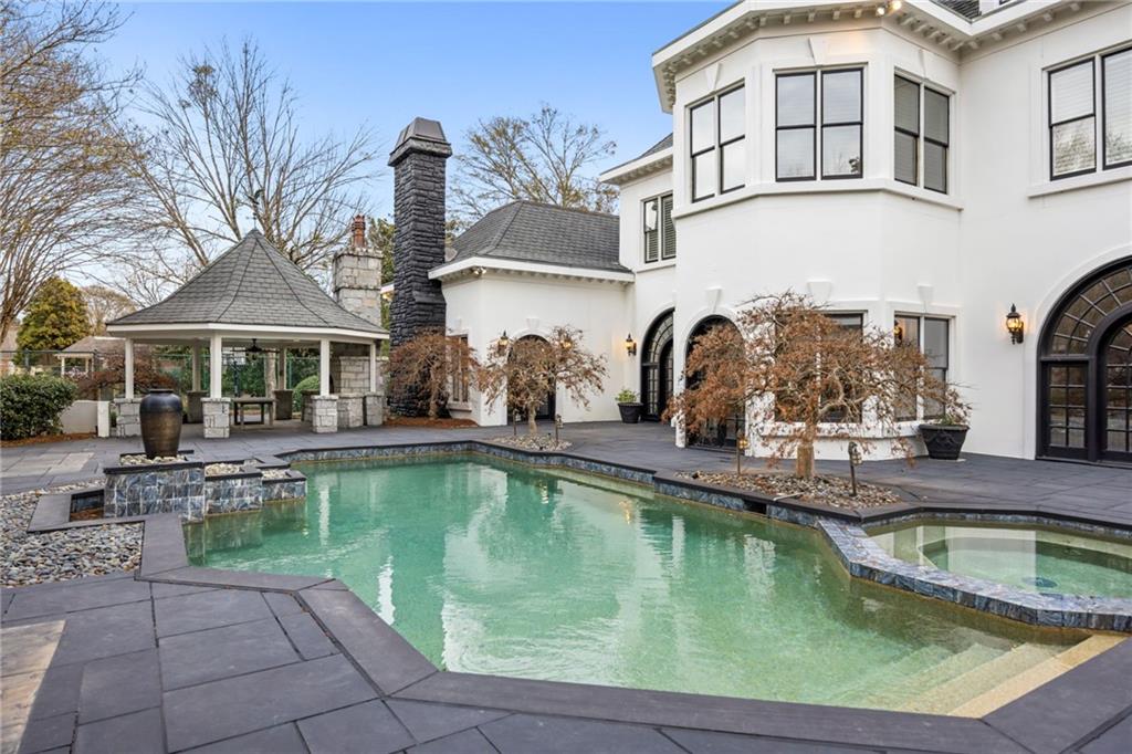 4571 Columns Drive SE