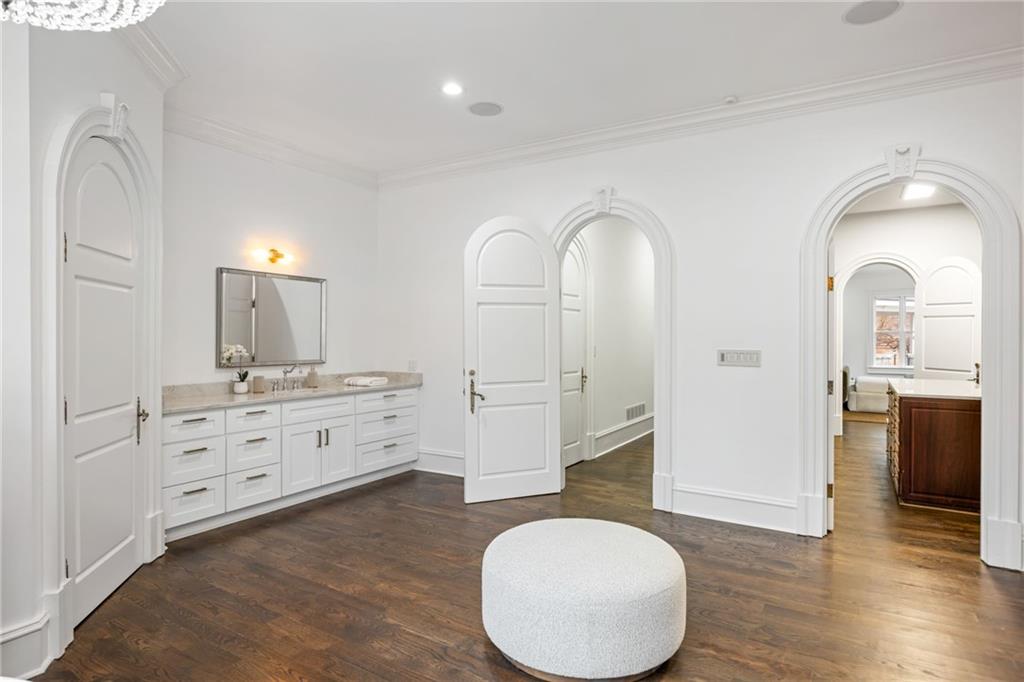 4571 Columns Drive SE