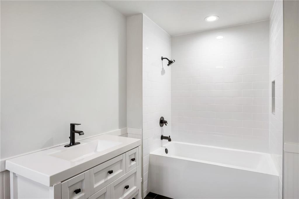 4571 Columns Drive SE