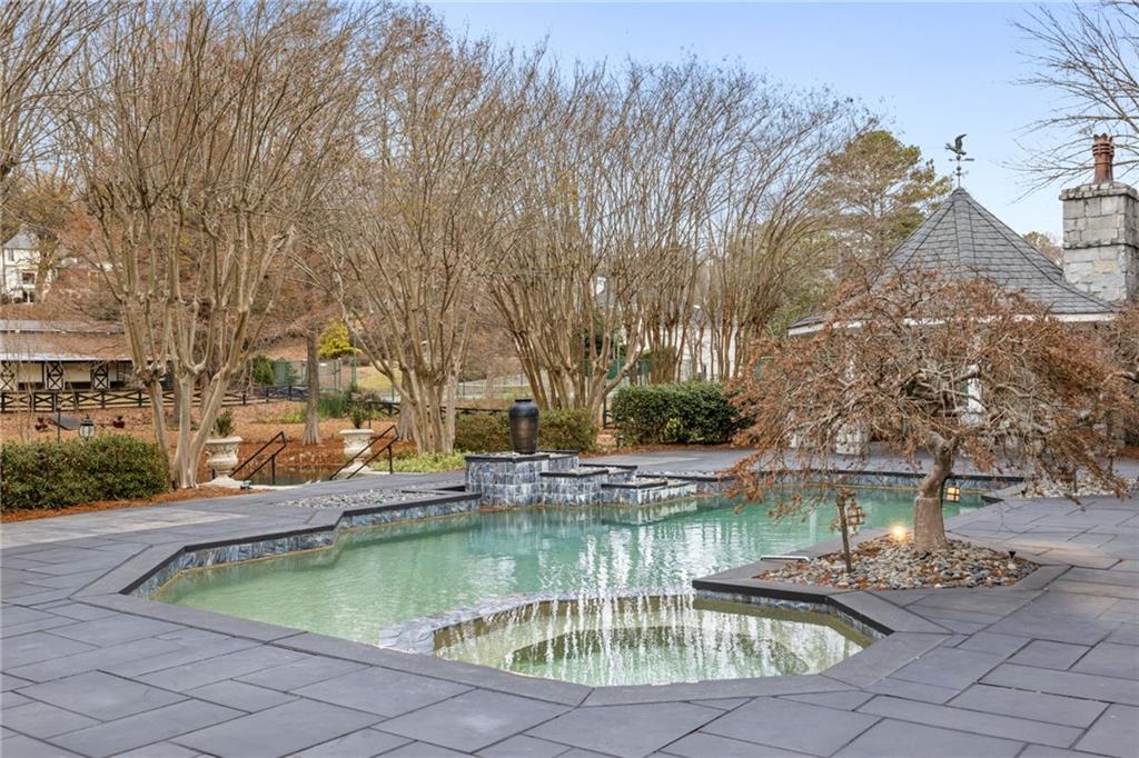 4571 Columns Drive SE