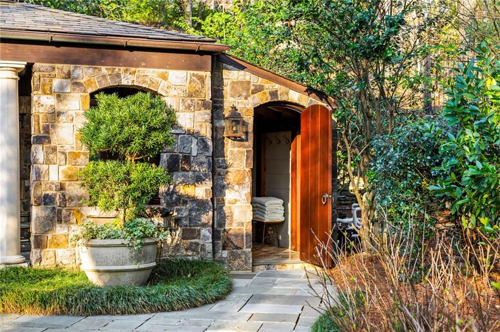 660 W Conway Drive NW