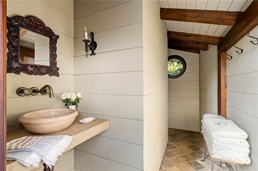 660 W Conway Drive NW