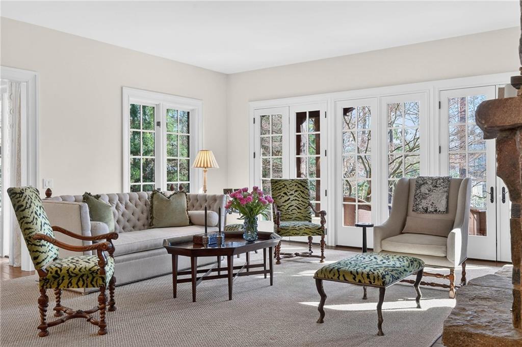 660 W Conway Drive NW